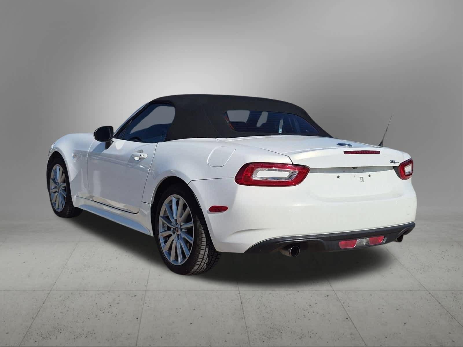 Used 2017 FIAT 124 Spider Lusso RWD image 4