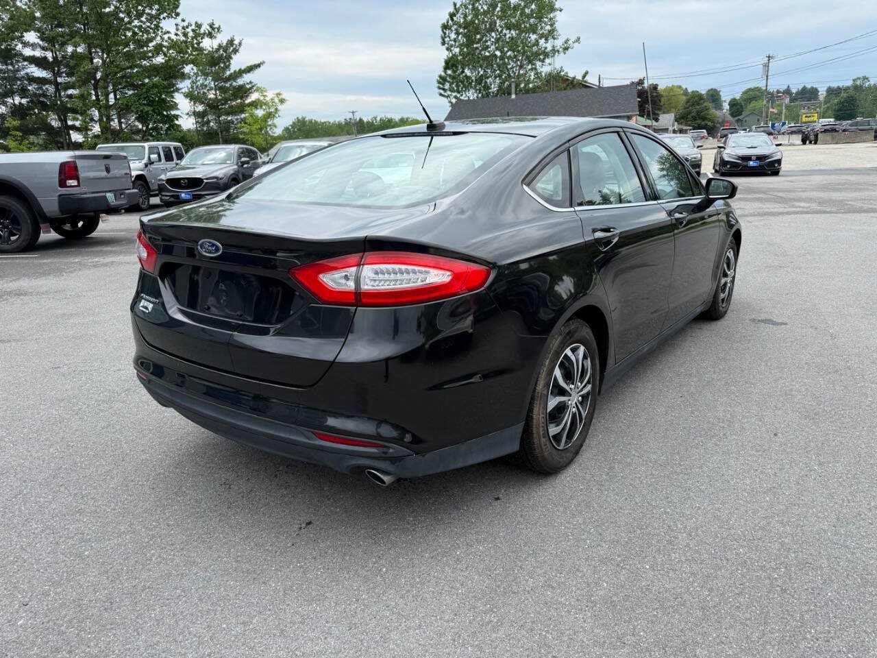 Used 2013 Ford Fusion S FWD image 6