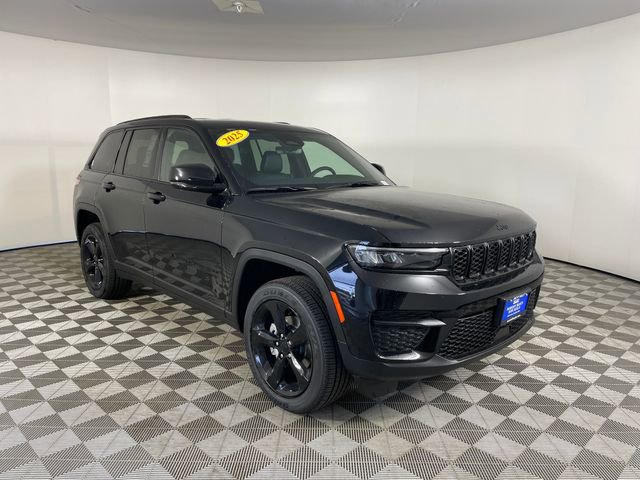 New 2025 Jeep Grand Cherokee Altitude image 7