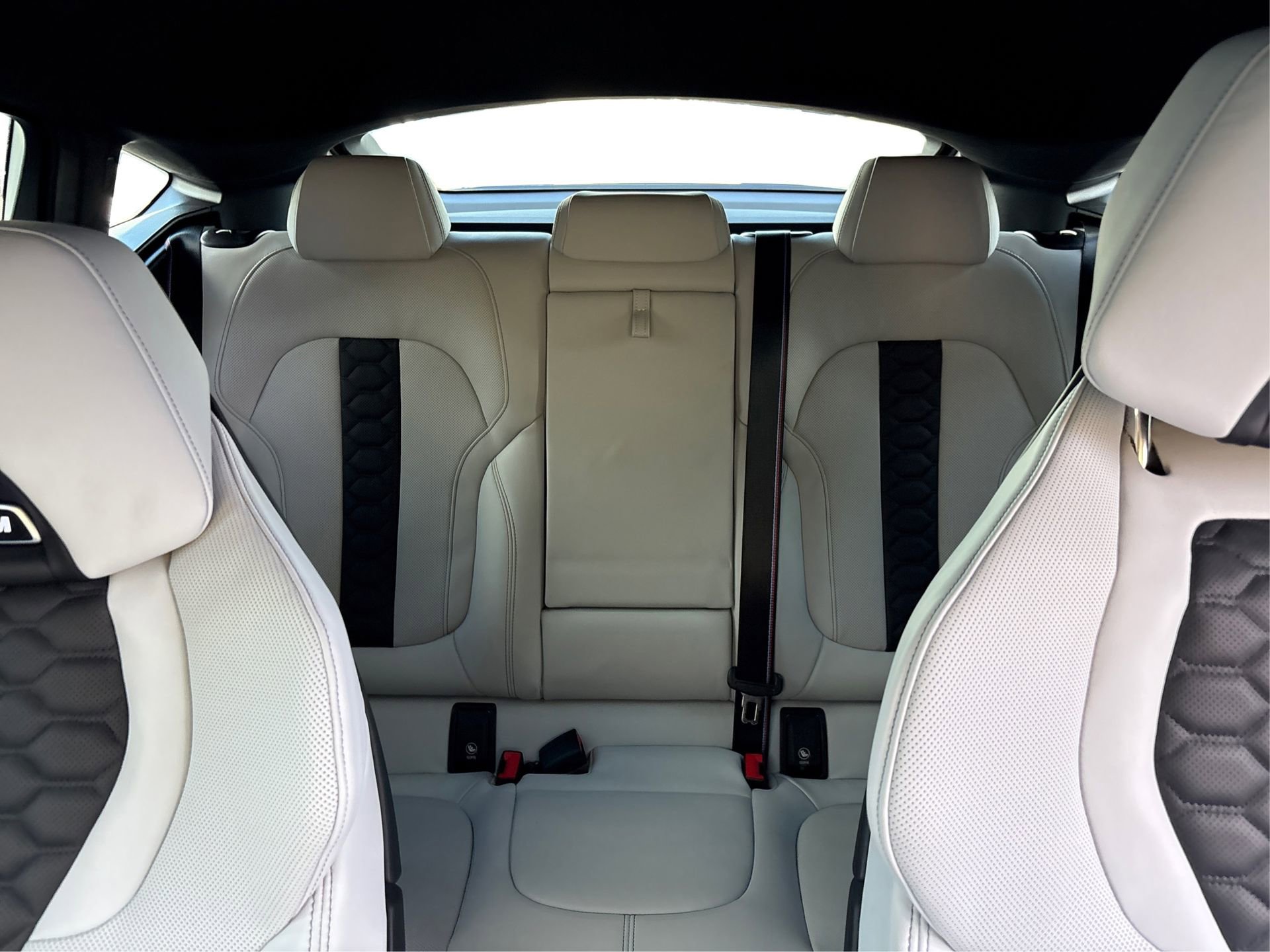 Used 2025 BMW X6 M Competition w/ Executive Package image 17