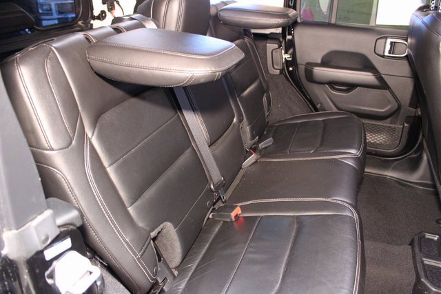 Used 2018 Jeep Wrangler Unlimited Sahara w/ Uconnect 4C Nav & Sound Group image 8