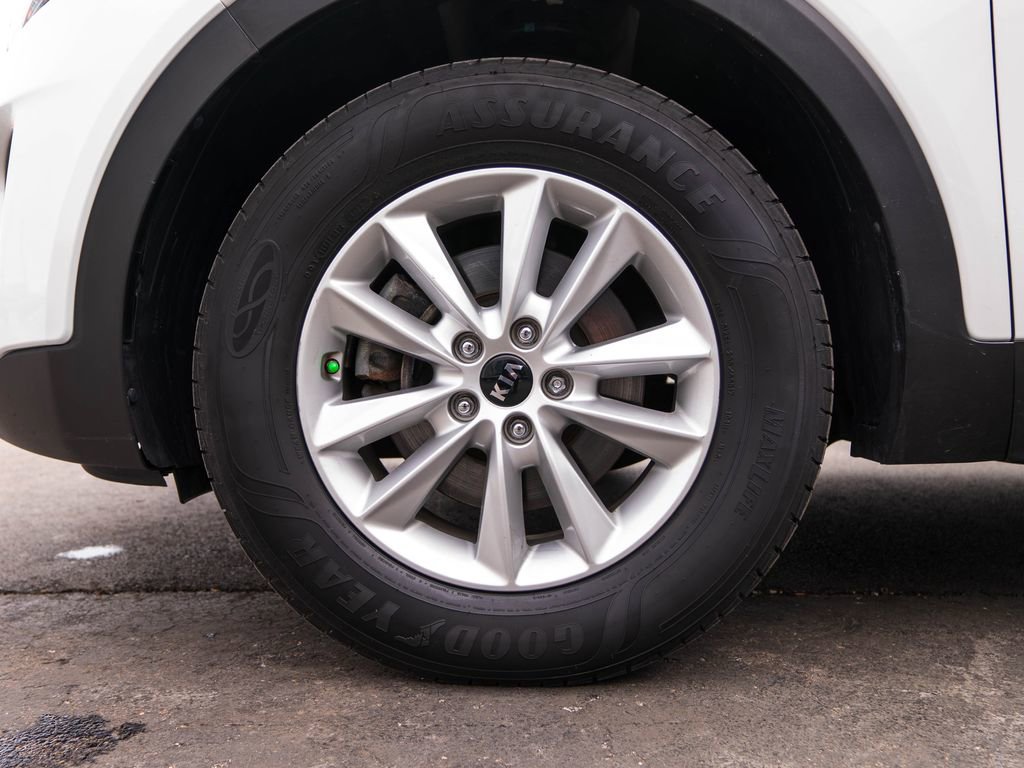 Used 2019 Kia Sorento LX w/ LX Convenience Package image 11