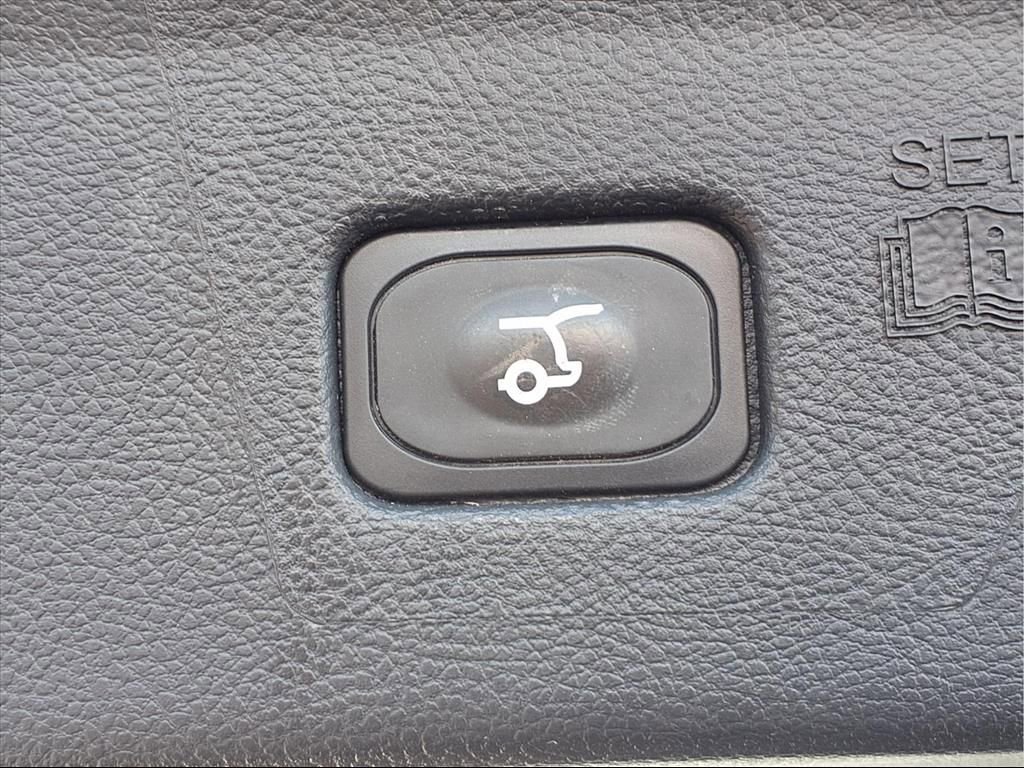 Used 2024 Ford Edge ST-Line w/ Class II Trailer Tow Package image 23