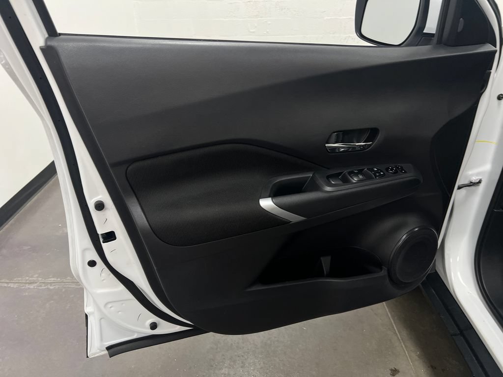 Used 2024 Nissan Kicks SV FWD image 11