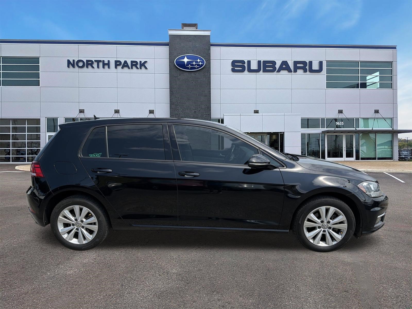 Used 2018 Volkswagen Golf SE FWD image 2