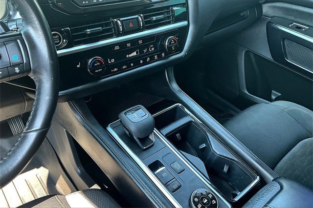 Used 2022 Nissan Pathfinder SV image 18