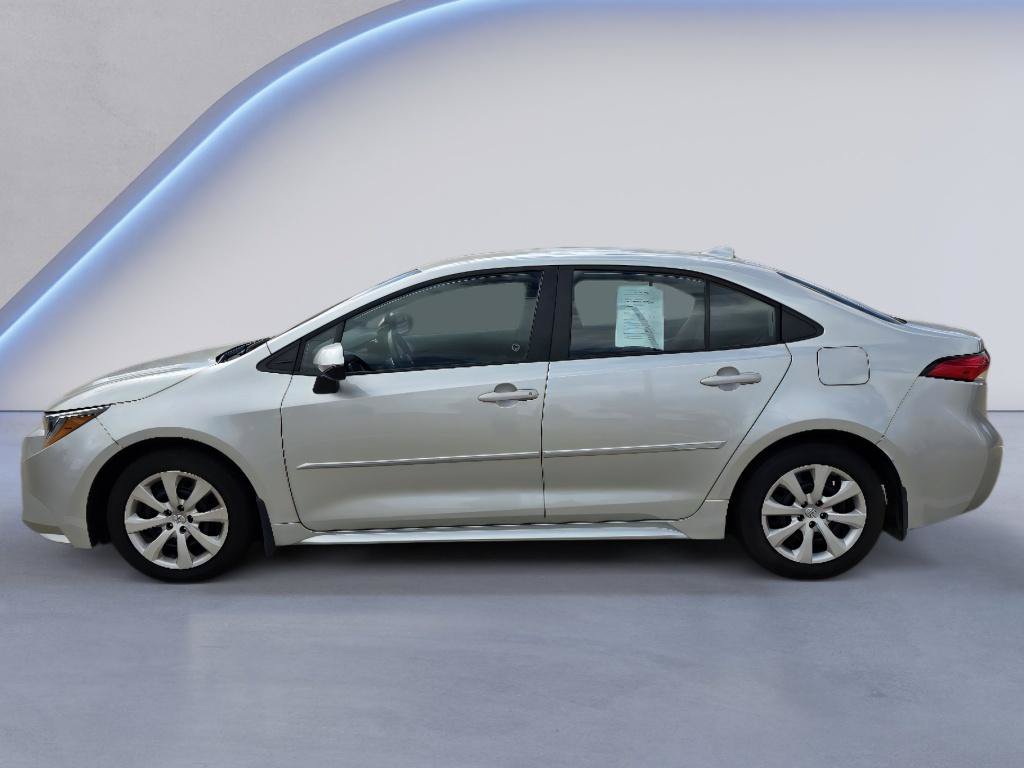 Used 2025 Toyota Corolla LE FWD image 2