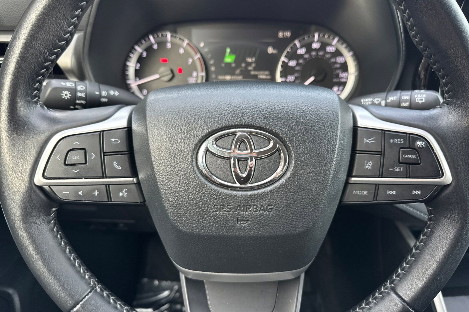 Certified 2025 Toyota Highlander LE FWD image 25