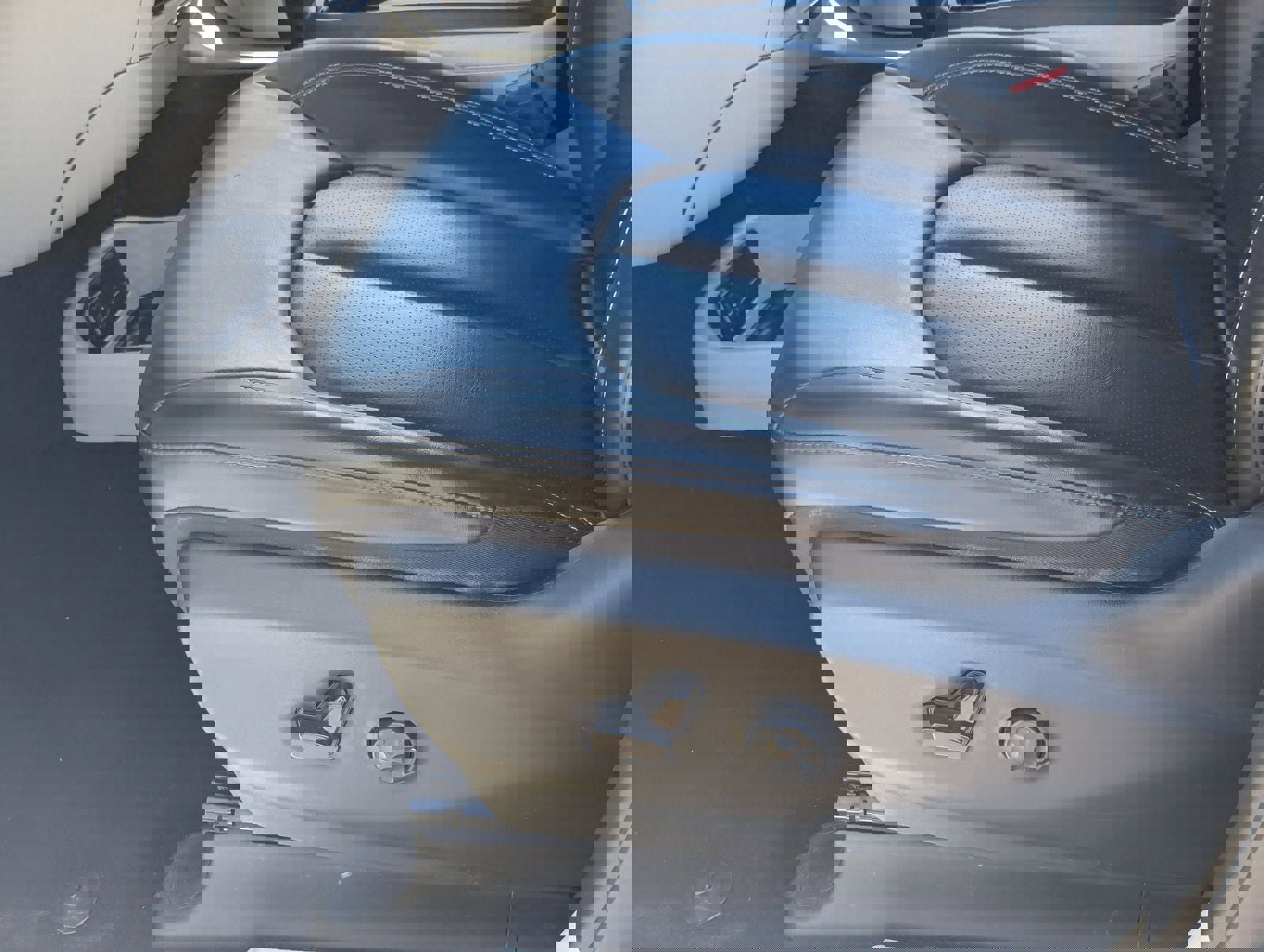 Used 2023 Chrysler Pacifica Touring-L image 19