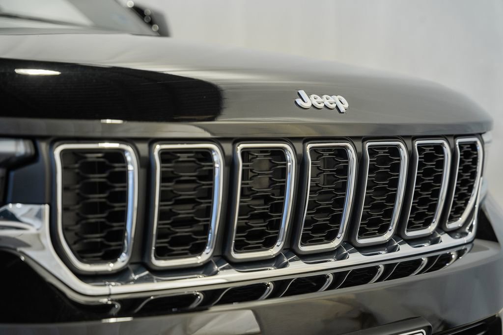 New 2026 Jeep Grand Cherokee Laredo AWD/4WD image 12