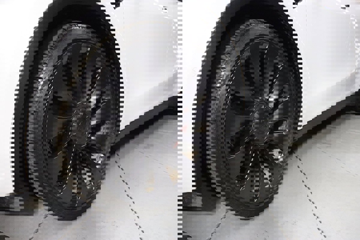 Used 2023 Tesla Model Y Performance image 3