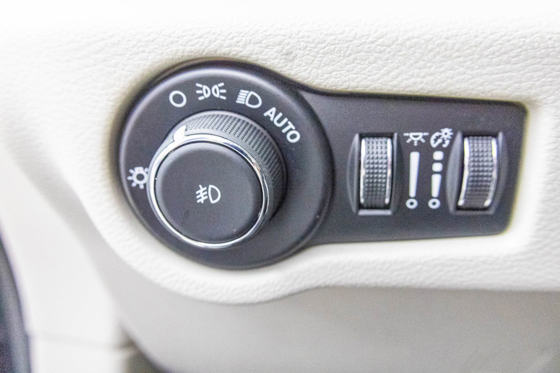 Used 2024 Chrysler Pacifica Touring-L image 20