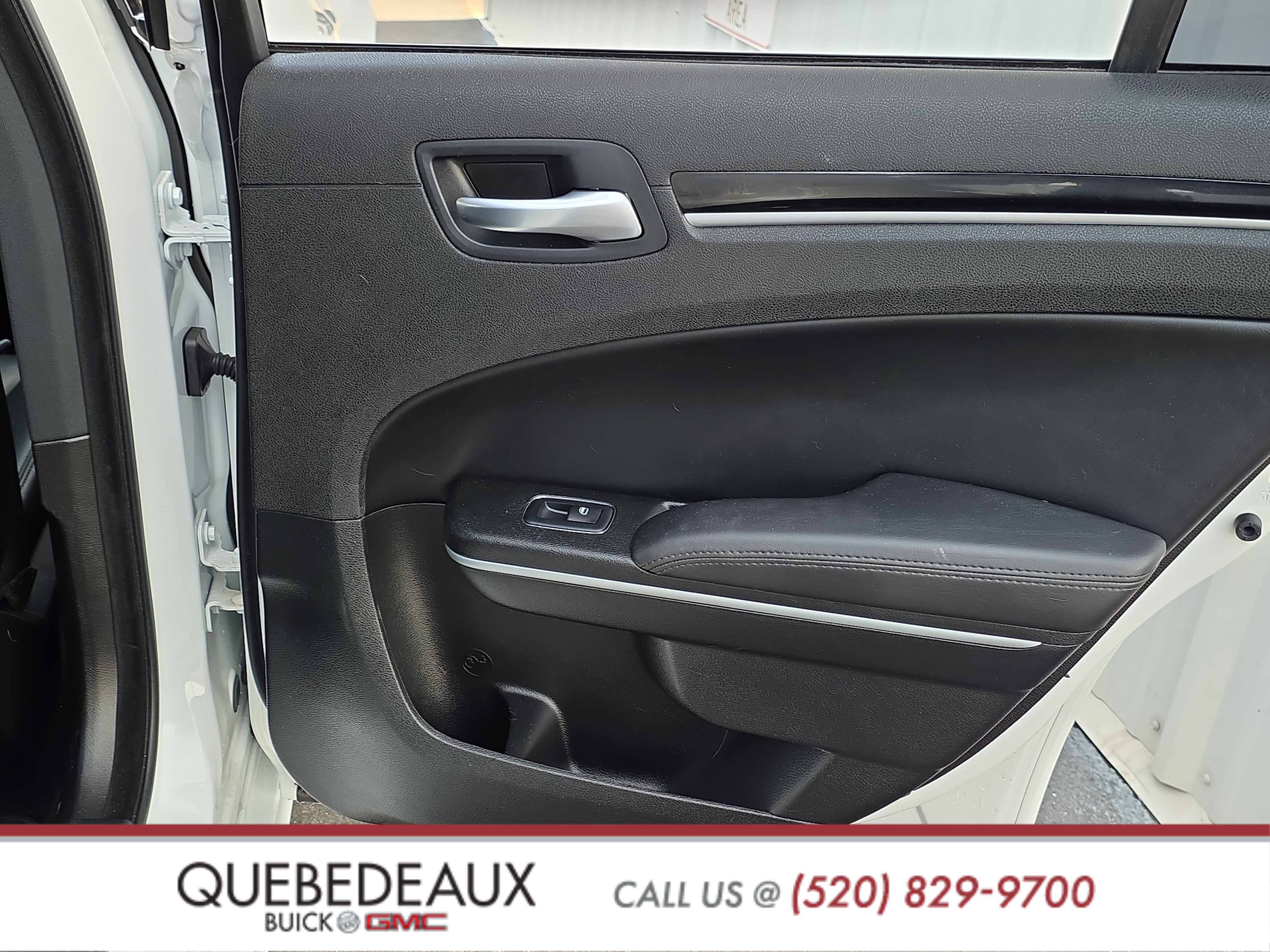 Used 2023 Chrysler 300 Touring L RWD image 18