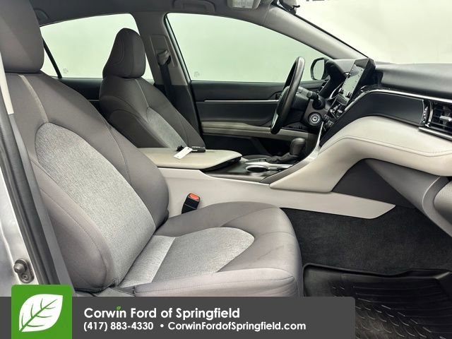 Used 2022 Toyota Camry LE image 9