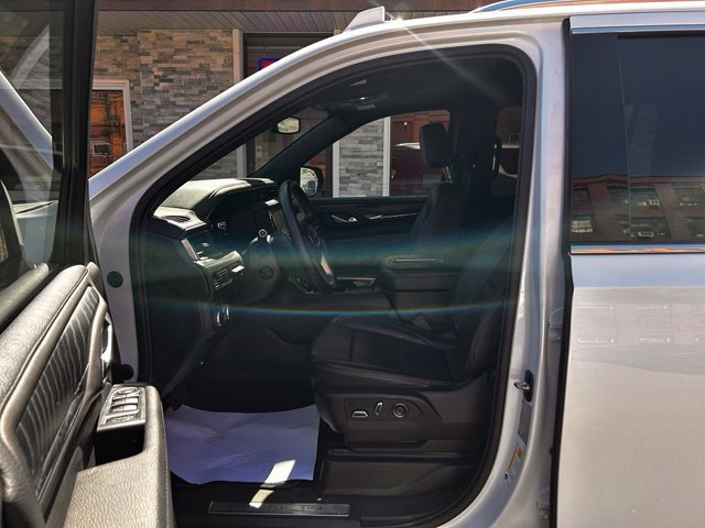 Used 2023 GMC Yukon XL Denali AWD/4WD image 12