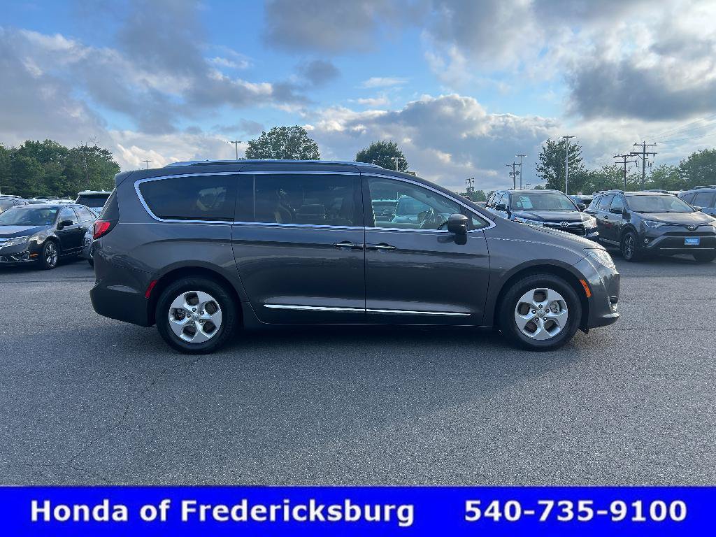 Used 2017 Chrysler Pacifica Touring-L Plus FWD image 7