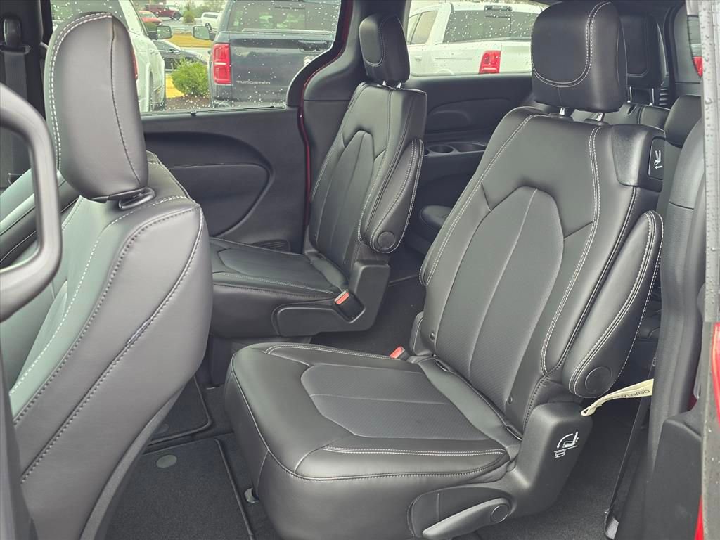 New 2026 Chrysler Pacifica Select FWD image 5