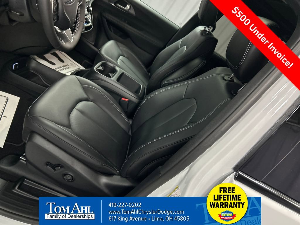 New 2026 Chrysler Pacifica Select image 10