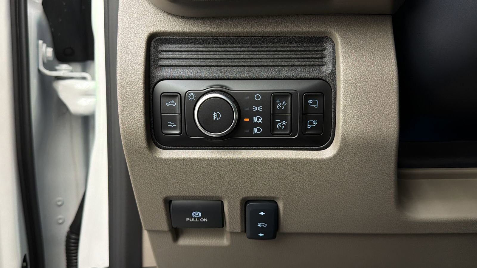 Used 2026 Ford F450 Platinum w/ Platinum Plus Package image 32