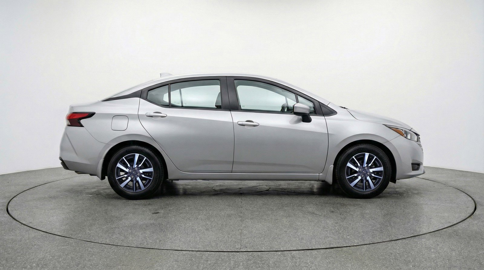 Used 2025 Nissan Versa SV image 11