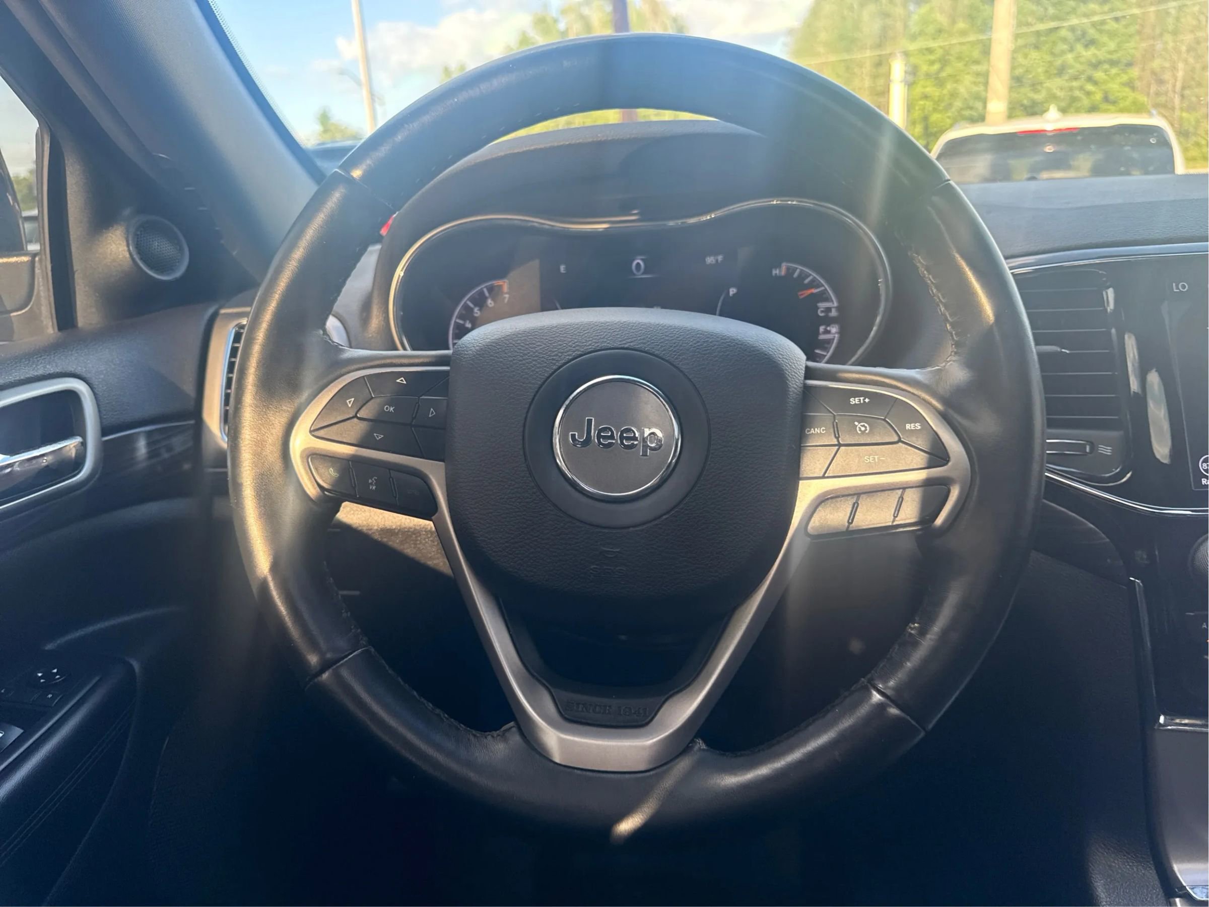 Used 2019 Jeep Grand Cherokee Altitude AWD/4WD image 21