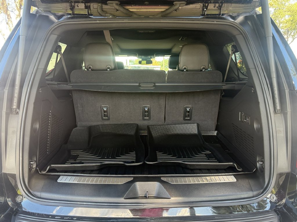 Used 2024 Chevrolet Suburban RST w/ Luxury Package RWD image 12