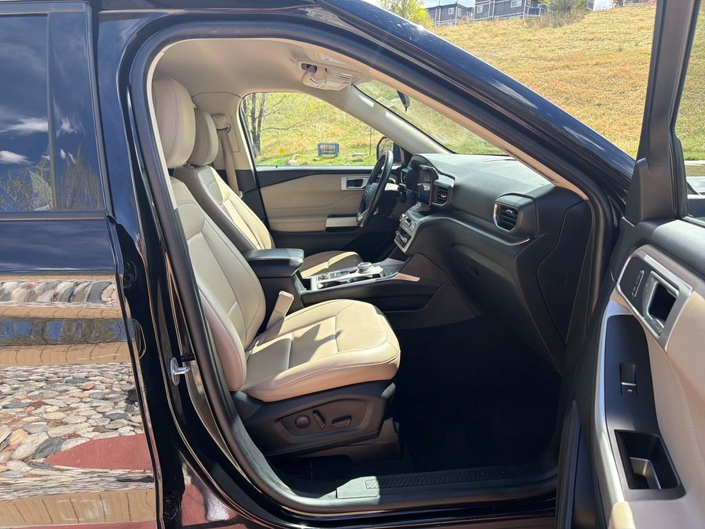 Certified 2022 Ford Explorer XLT w/ Equipment Group 202A AWD/4WD image 31