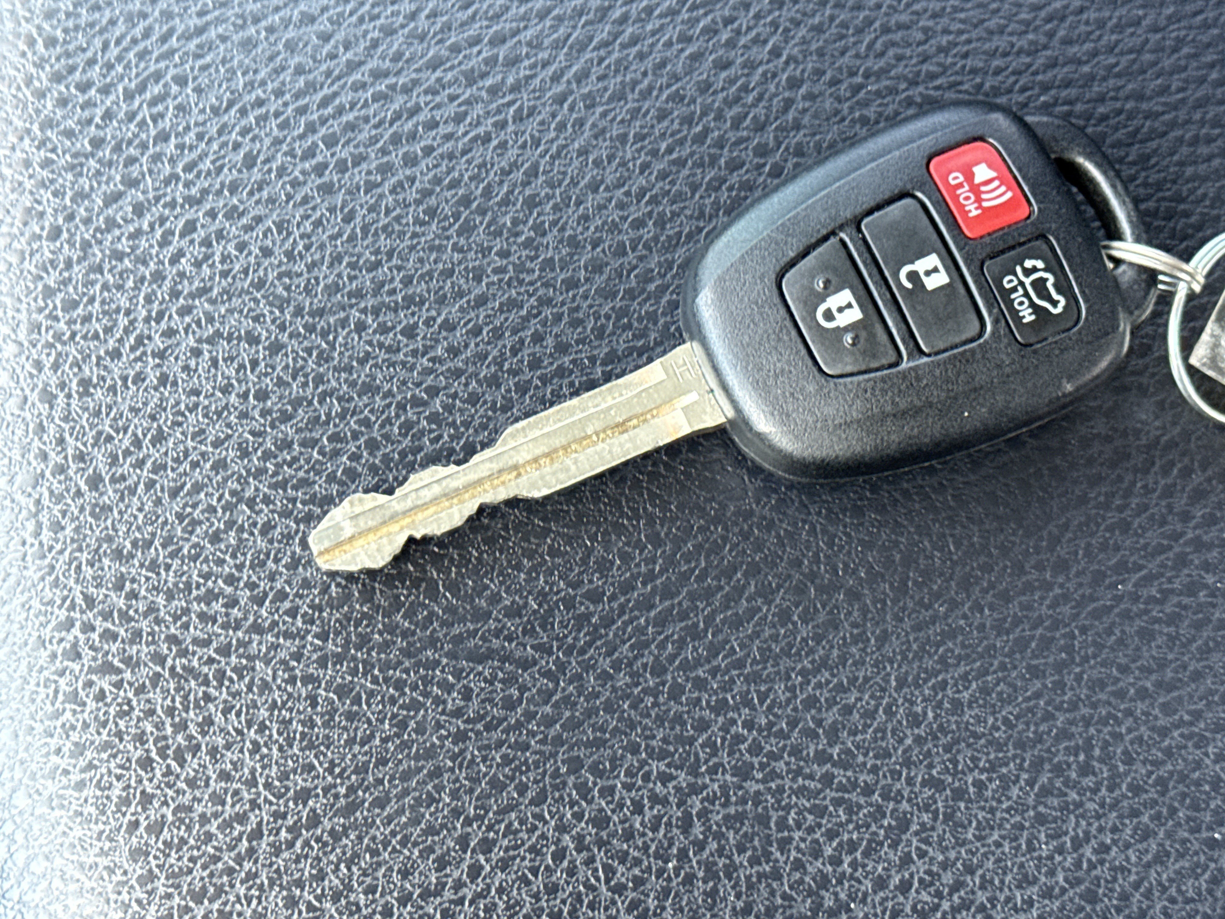 Used 2017 Toyota RAV4 XLE FWD image 35