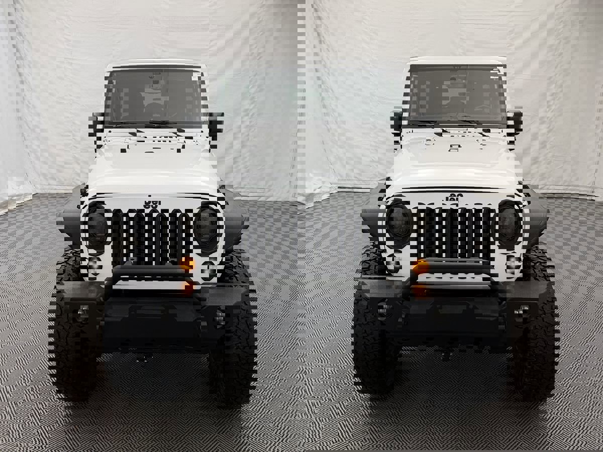 Used 2015 Jeep Wrangler Unlimited Rubicon w/ Connectivity Group image 3