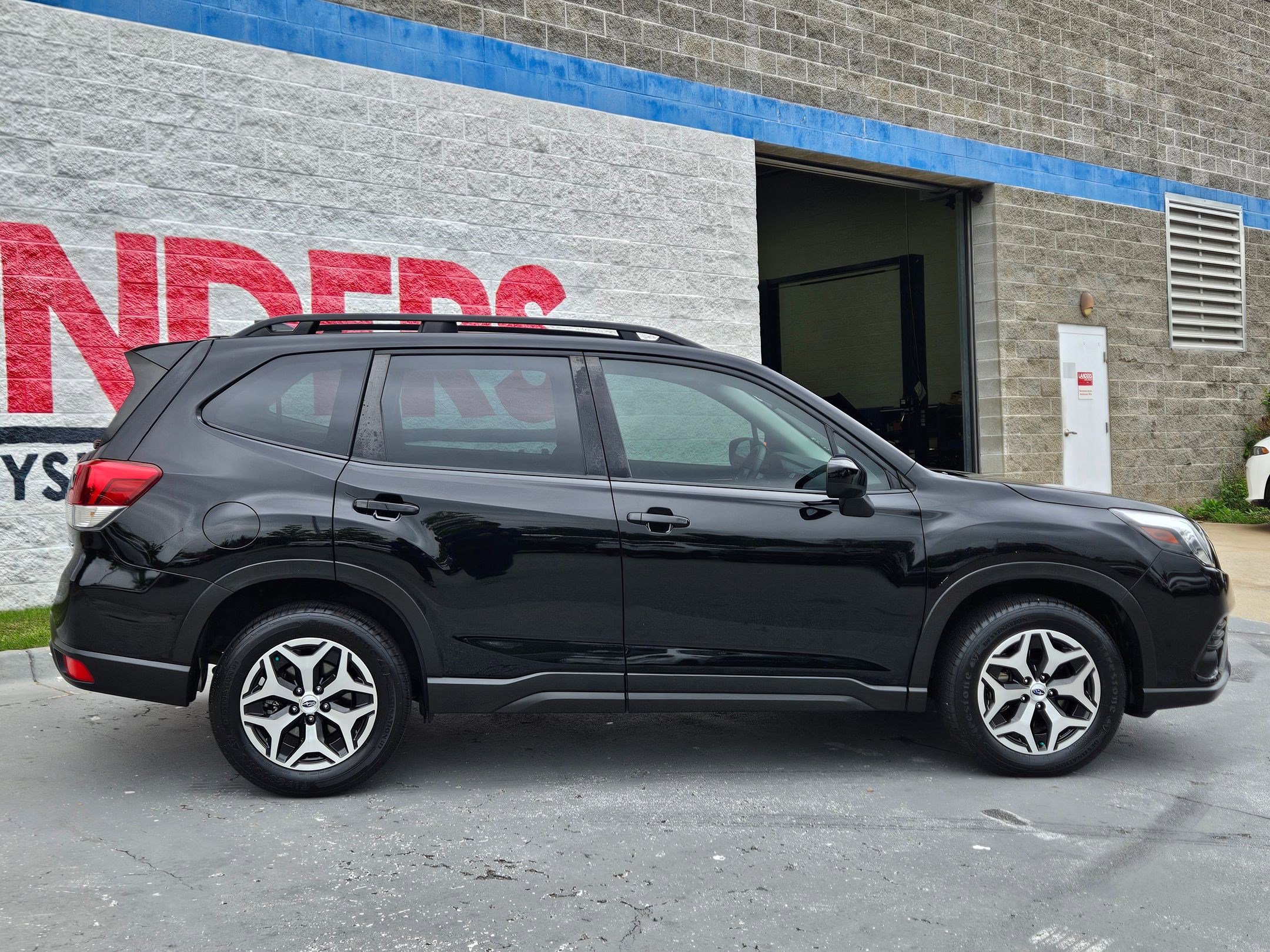 Used 2023 Subaru Forester Premium AWD/4WD image 8