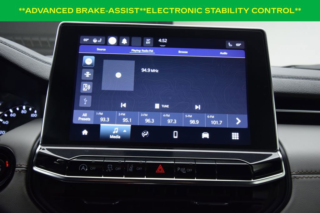 Used 2024 Jeep Compass Limited image 17