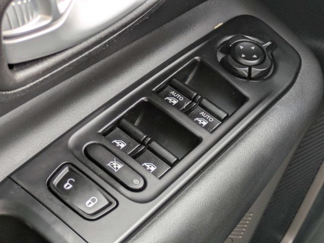 Certified 2023 Jeep Renegade Latitude w/ Sun/Sound Group AWD/4WD image 23