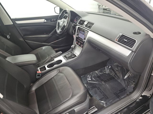 Used 2013 Volkswagen Passat 2.5 SE FWD image 32