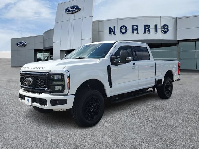 Certified 2025 Ford F250 XLT w/ Black Appearance Package AWD/4WD image 2