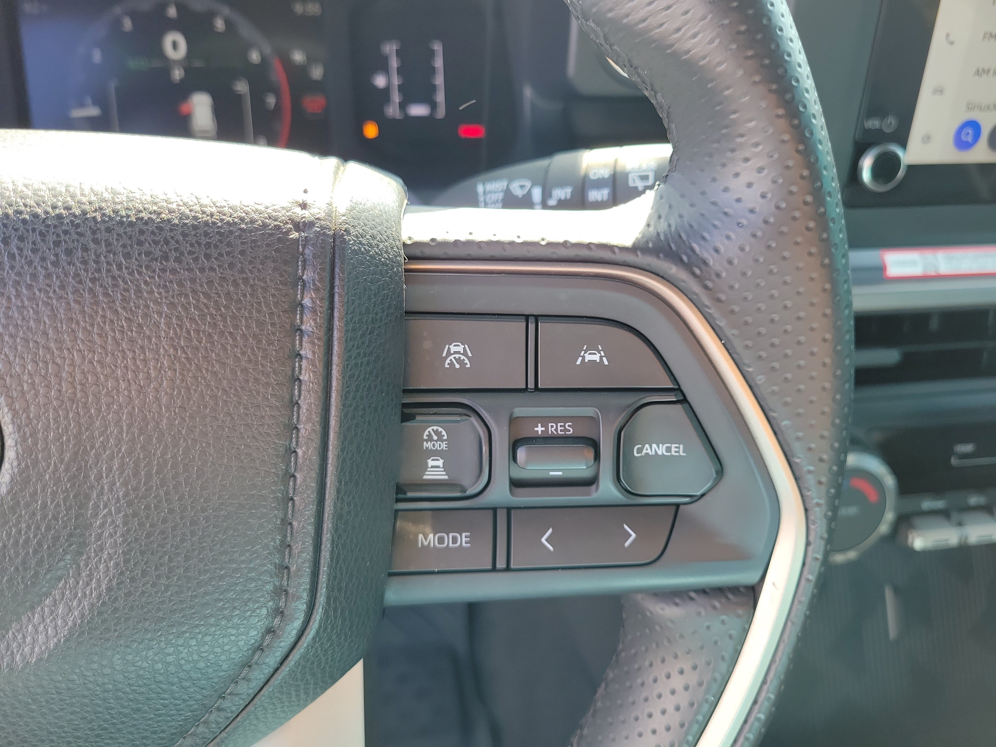 Used 2025 Toyota 4Runner SR5 AWD/4WD image 23