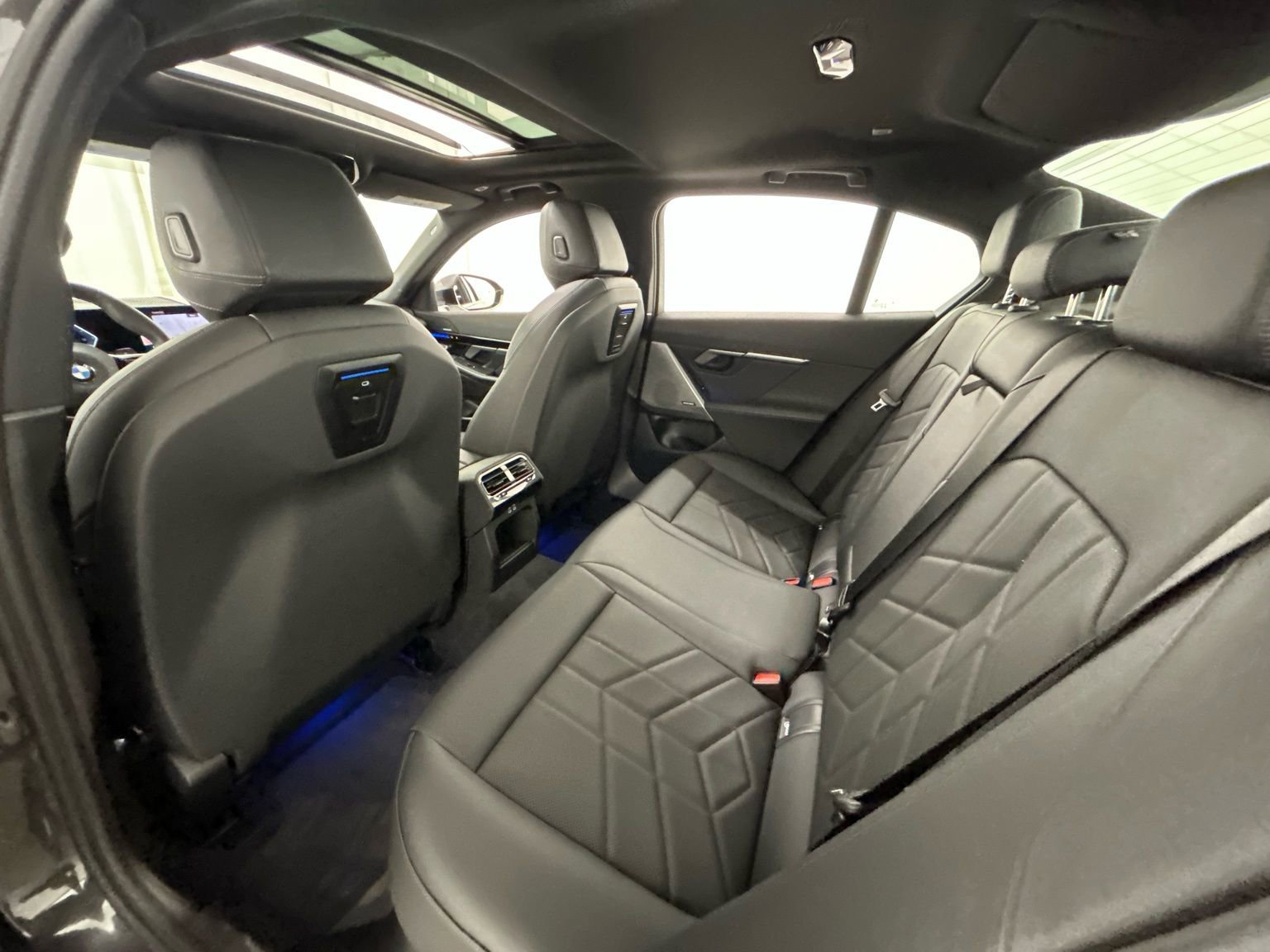 Used 2025 BMW 530i xDrive w/ Premium Package image 31