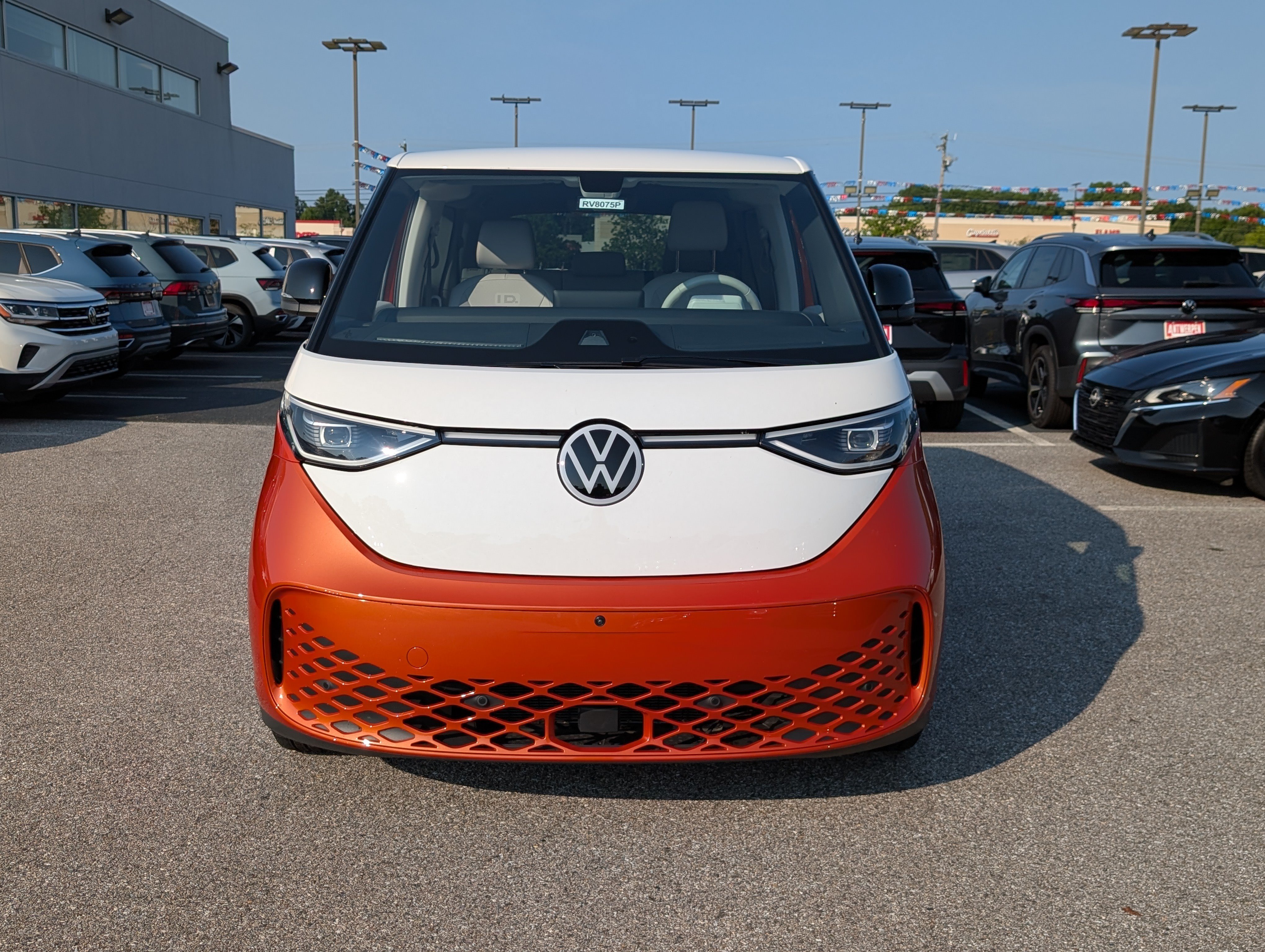 Used 2025 Volkswagen ID. Buzz Pro S Plus w/ Cupholders Package RWD image 8