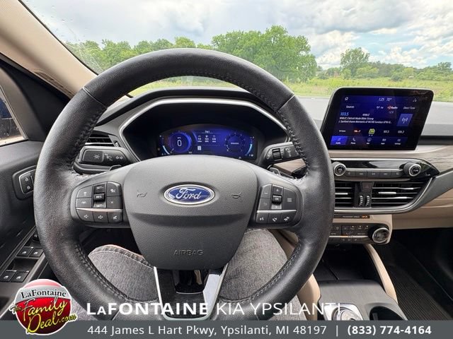 Used 2020 Ford Escape Titanium w/ Titanium Premium Package 2.0 AWD/4WD image 13