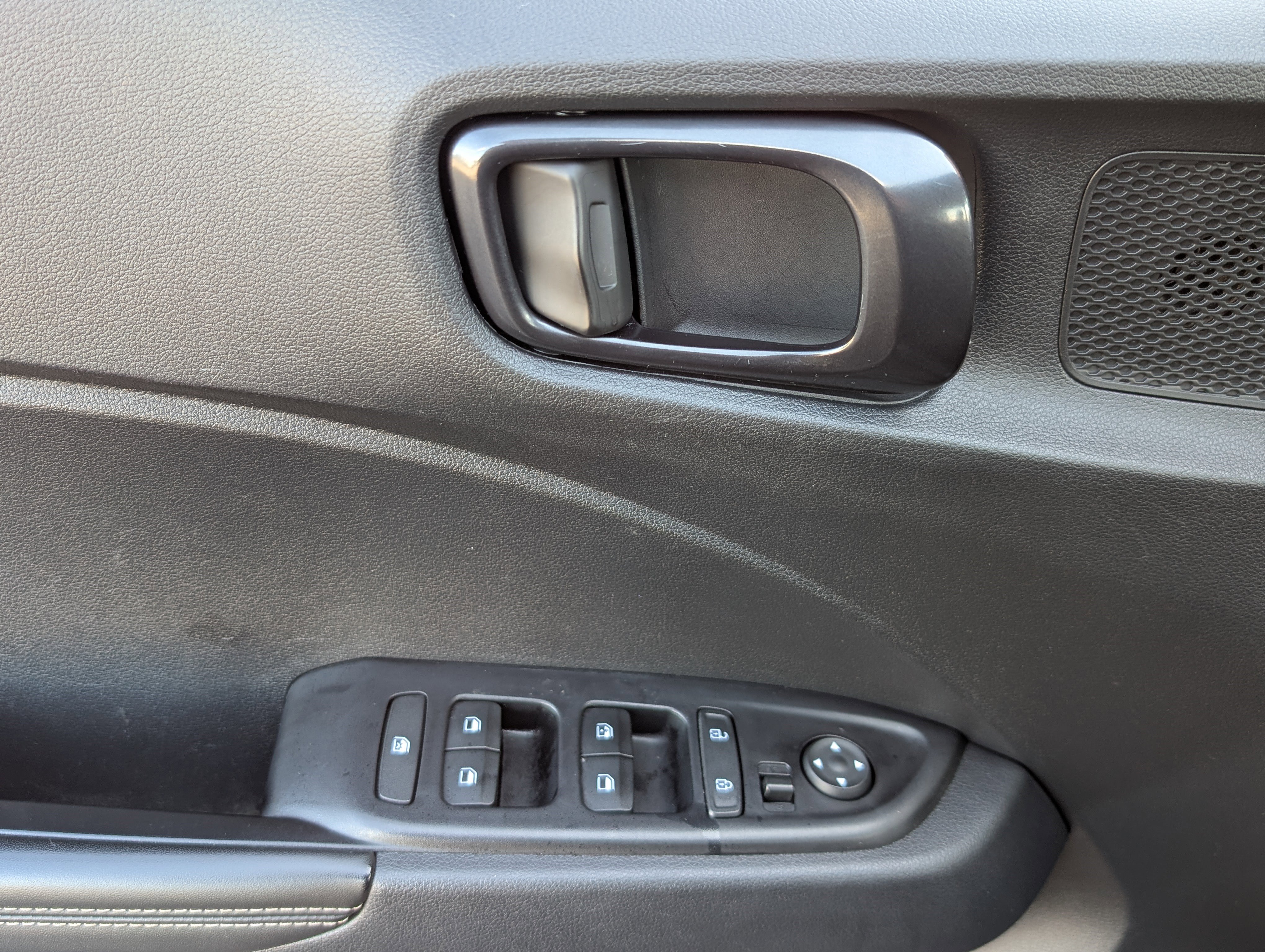 Used 2024 Hyundai Venue Limited image 14