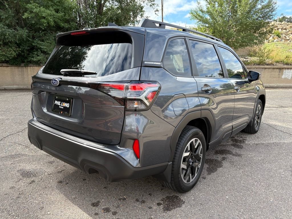 Used 2025 Subaru Forester Premium image 5