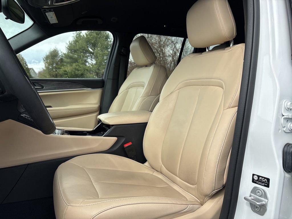 Used 2023 Jeep Grand Cherokee Limited image 9