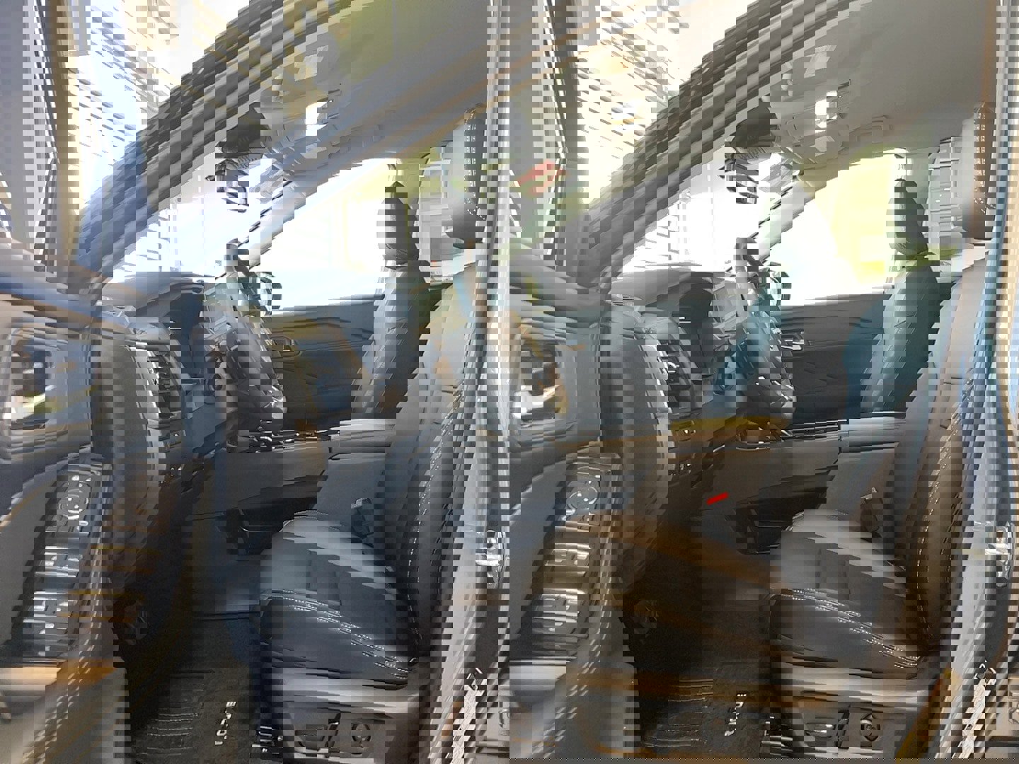 Used 2024 Nissan Rogue SL image 6