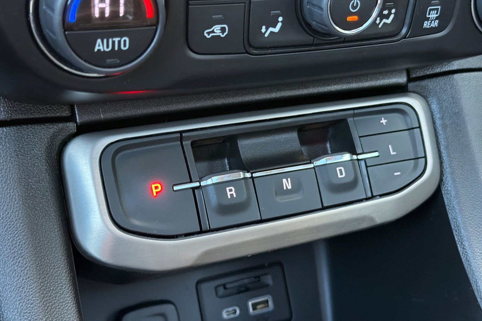 Used 2023 GMC Acadia Denali w/ Black Diamond Edition image 23