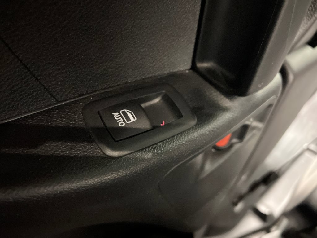 Used 2025 Chrysler Pacifica Select FWD image 25