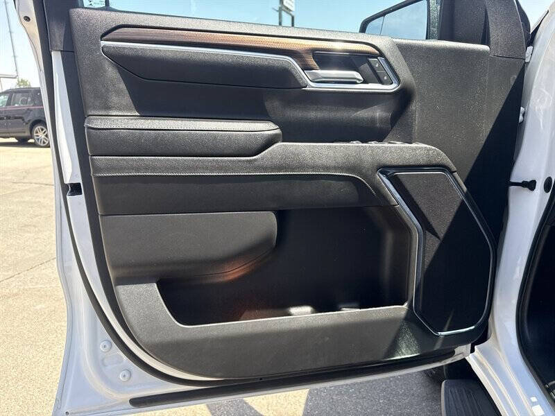 Used 2023 Chevrolet Silverado 1500 RST AWD/4WD image 18