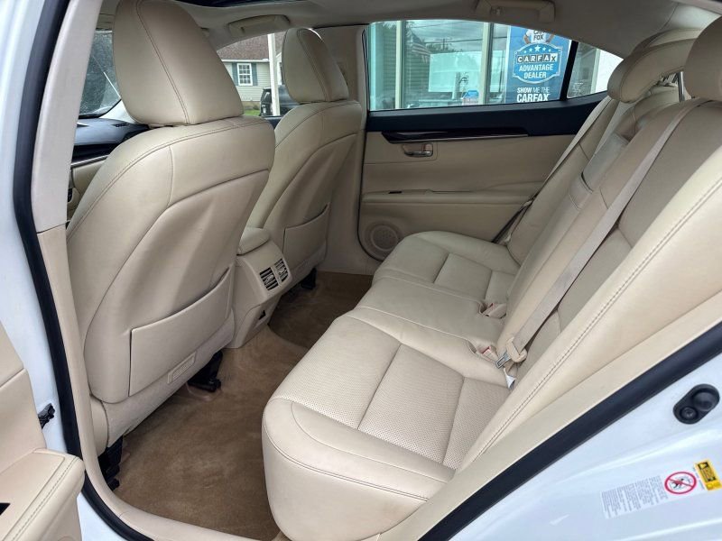 Used 2013 Lexus ES 350 w/ Luxury Pkg FWD image 14