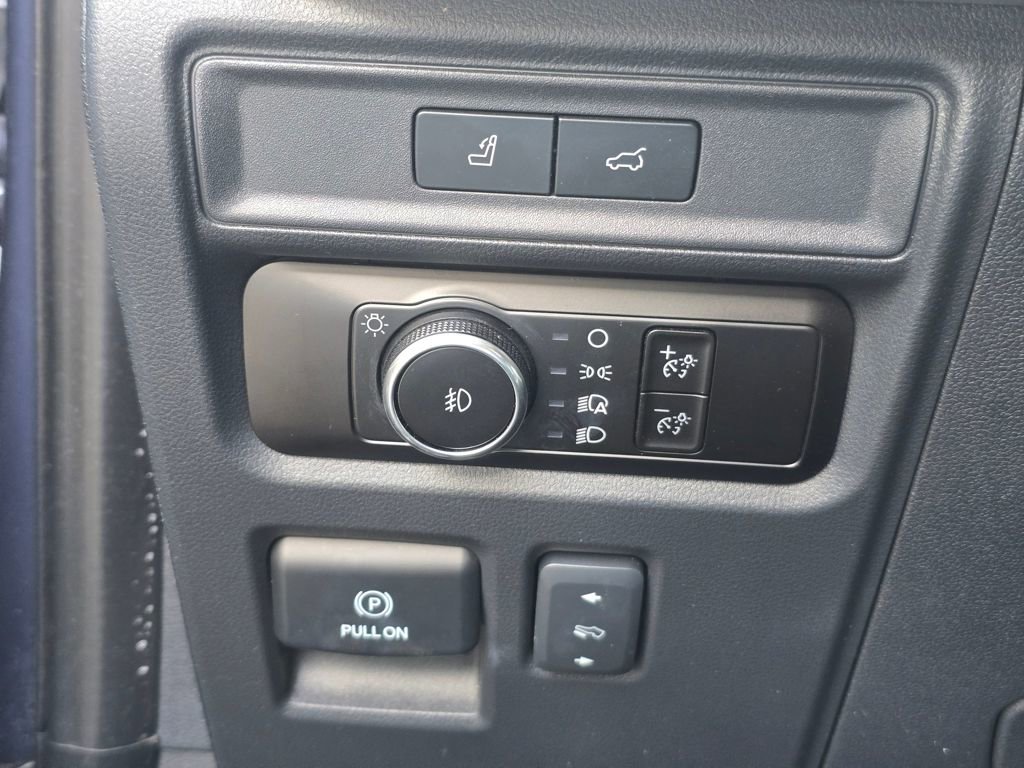 Used 2023 Ford Expedition XLT image 11