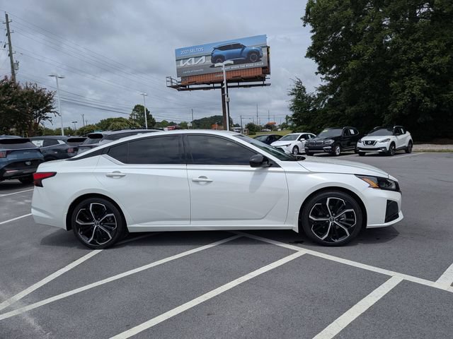 Used 2024 Nissan Altima 2.5 SR w/ SR Premium Package FWD image 2