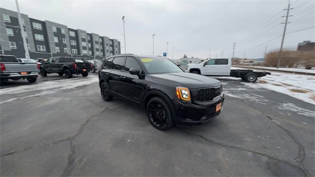 Used 2022 Kia Telluride SX w/ SX Prestige Package image 2