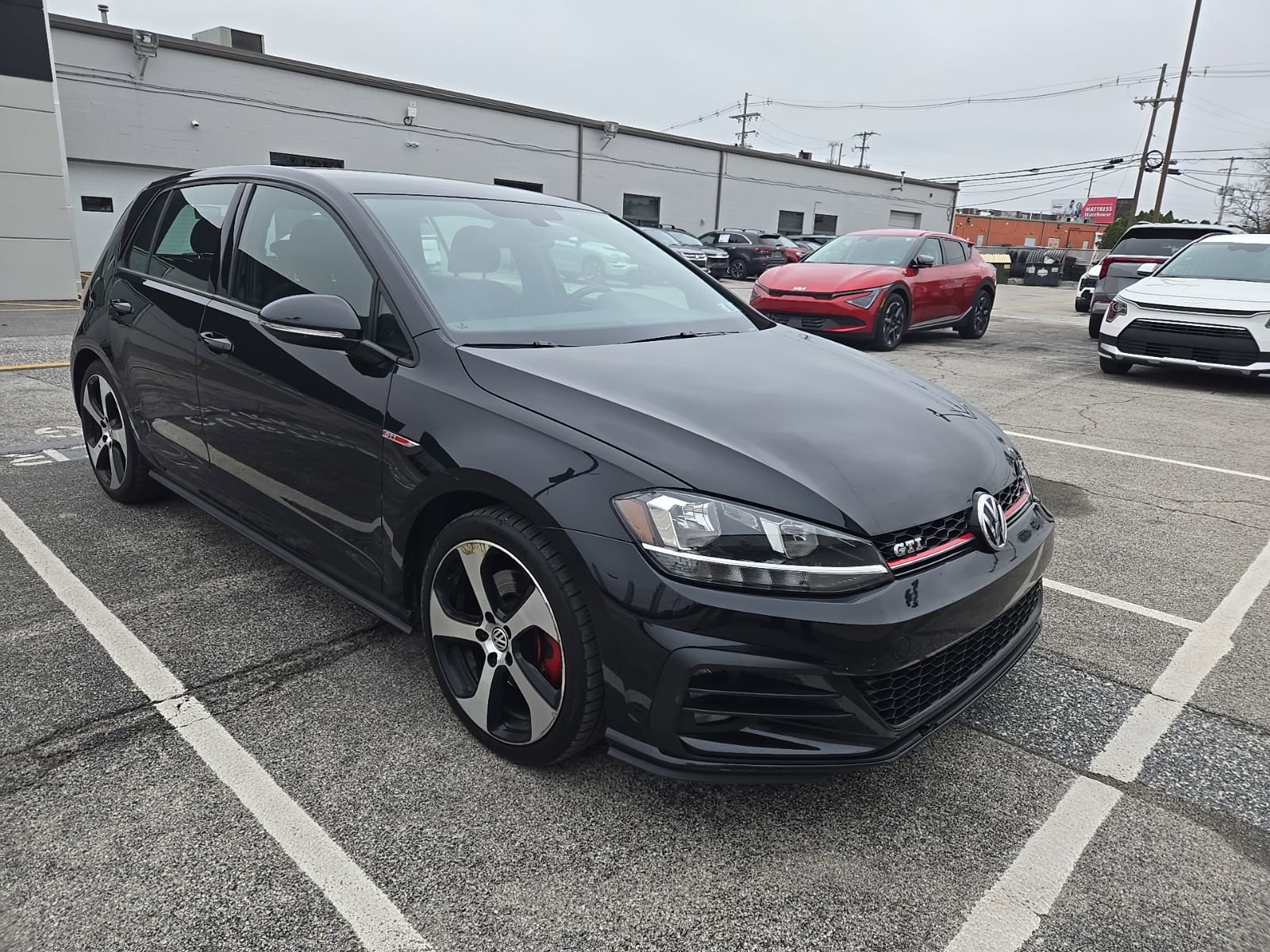 Used 2018 Volkswagen GTI SE image 2